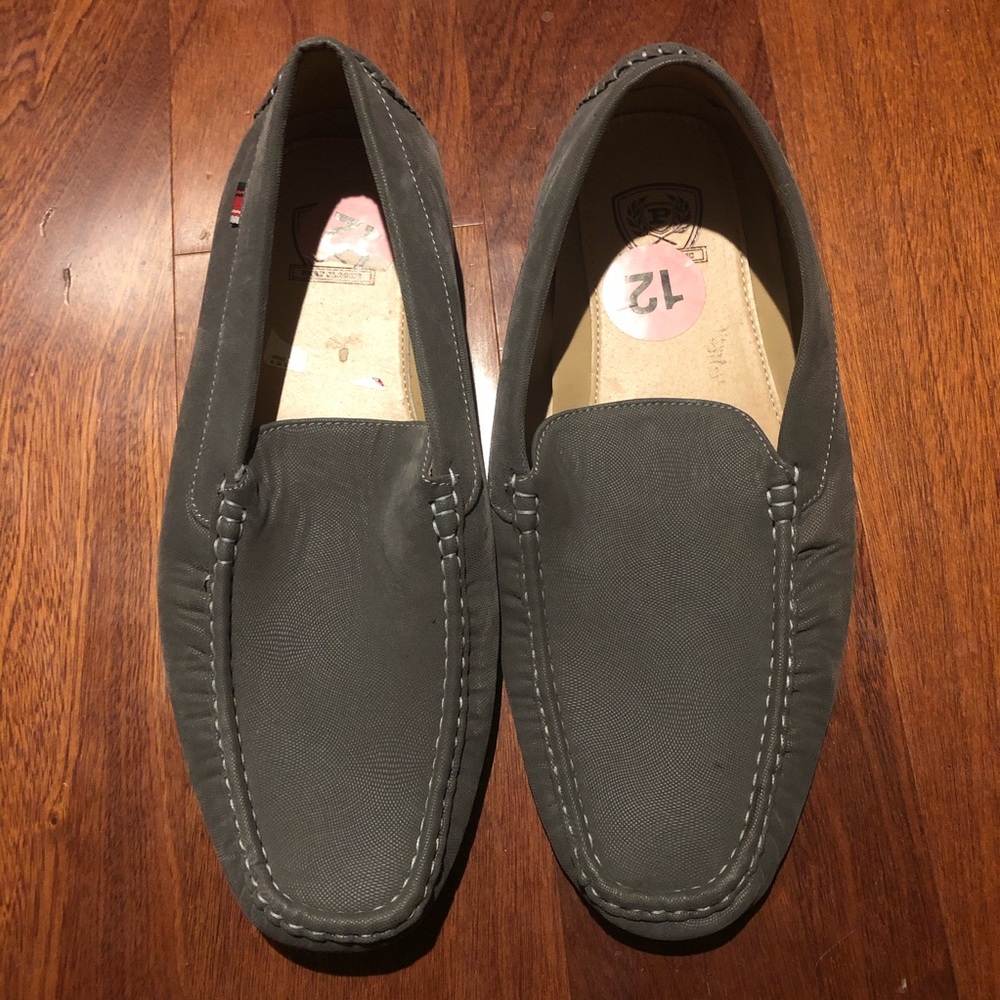 🆕 Phat classic sneakers size 12